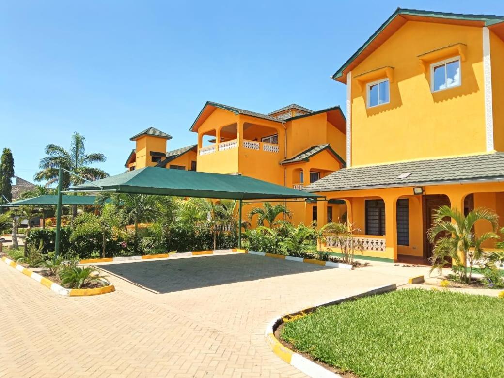 Golden Duranta Villas Ukunda Exterior photo